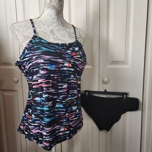 Watercolor Tankini With Matching Black Bottoms Size 22 NWOT